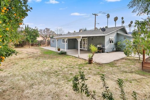 2693 Royal Ave, Simi Valley CA 93065-4768 exterior