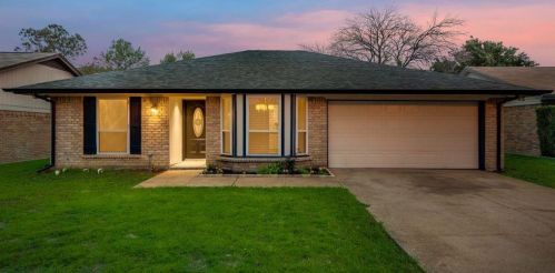 3108 Green Ridge St, Fort Worth, TX 76133-7248