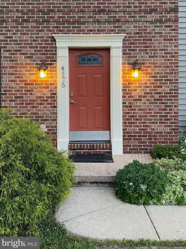4175 Abbey Ln, York, PA 17402-3302