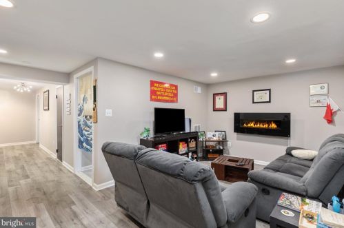 12588 Plymouth Ct, Woodbridge VA  22192-2321 exterior