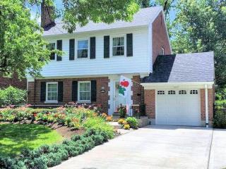 1533 Oak Knoll Dr, Cincinnati OH  45224-1061 exterior