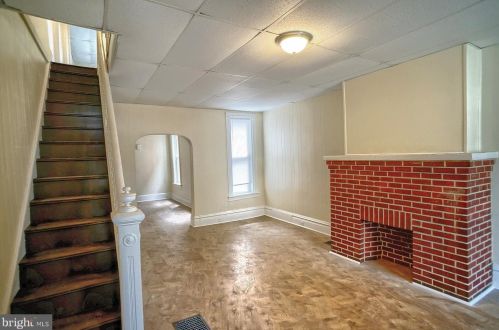 335 Maclay St, Harrisburg, PA 17110-1802