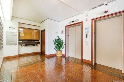 320 Liliuokalani Ave, Honolulu HI 96815-3550 exterior