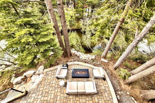 16150 Pine St, Truckee CA  96161-3754 exterior