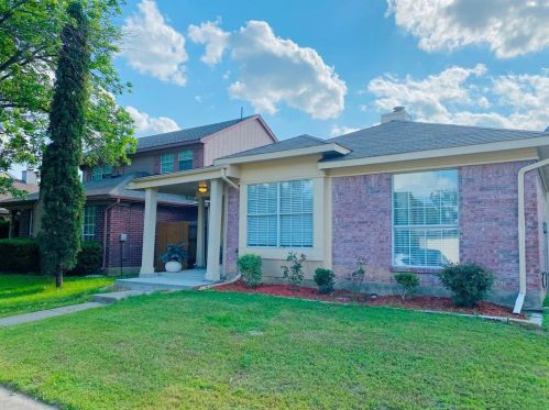 10527 Blackjack Oaks Dr, Dallas, TX 75227-7691