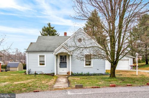 2823 Grandview Ave, York, PA 17408-3905