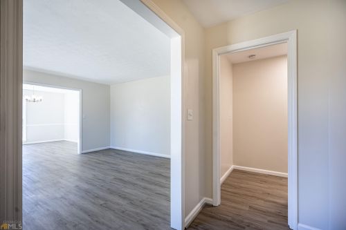 821 Piney Woods Dr, Lagrange, GA 30240-2019