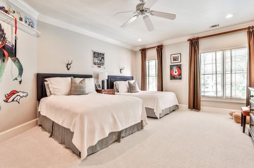 2980 Habersham Way, Atlanta GA  30305-2816 exterior