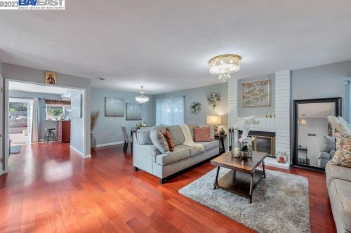 24079 Machado Ct, Hayward, CA 94541-4554