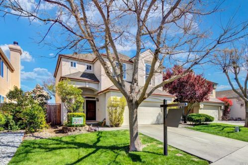 831 Chateau Cir, Vacaville CA  95687-7432 exterior