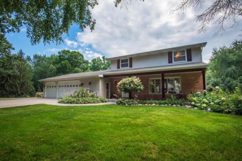 2940 Urbandale Ln, Minneapolis MN  55447-1526 exterior