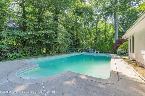 720 Corlies Ave, Tinton Falls, NJ 07711-1434