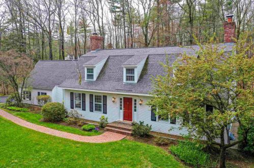 13 Nathan Lord Rd, Amherst, NH 03031-3005