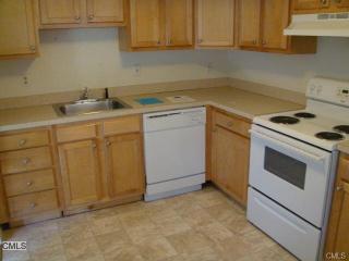 122 Heather Rdg, Huntington CT  06484-4644 exterior