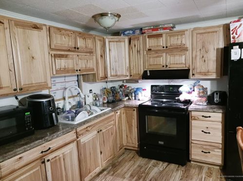 255 Williams Rd, Wales, ME 04280-4902