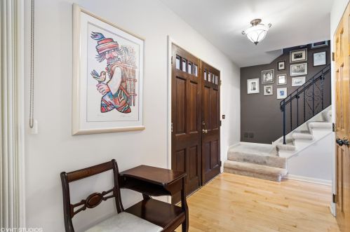 707 Stanford Ln, Buffalo Grove, IL 60089-4127