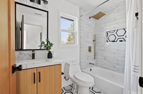 11872 Gladstone Dr, Santa Ana CA  92705-2938 exterior
