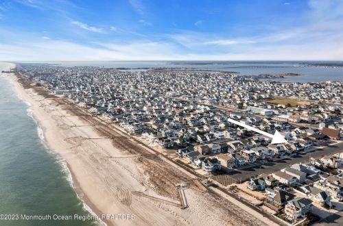 16 New York Ave, Lavallette, NJ 08735-2536