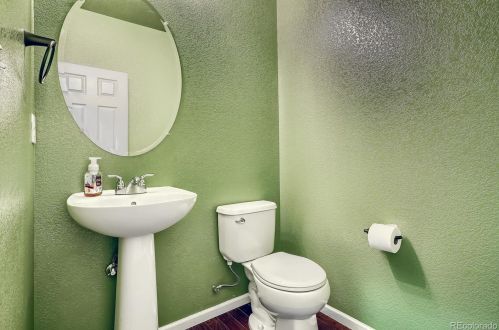 26840 Roxbury Pl, Denver CO  80016-7527 exterior