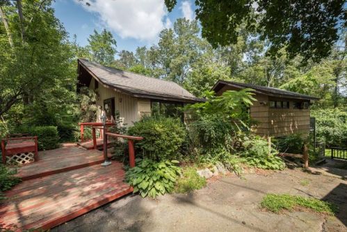 218 Hurlbutt St, Wilton CT  06897-2707 exterior