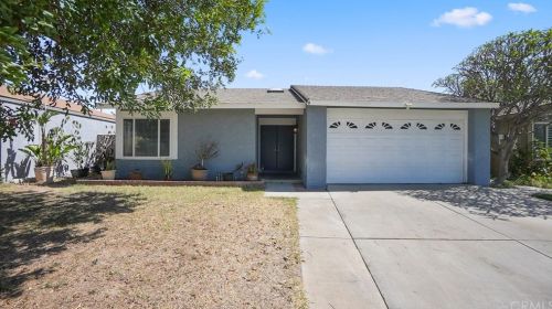 10111 Medallion Pl, Riverside, CA 92503-1034