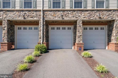 2828 Chinkapin Oak Ln, Woodbridge, VA 22191-7506