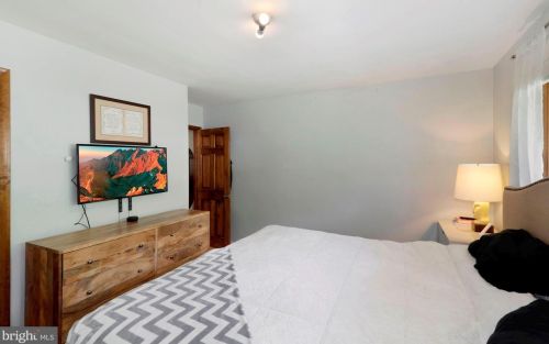 841 Cedar Ave, Tavistock NJ 08033-1011 exterior