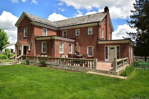 65 Ridgewood Rd, Middletown, CT 06457-1988