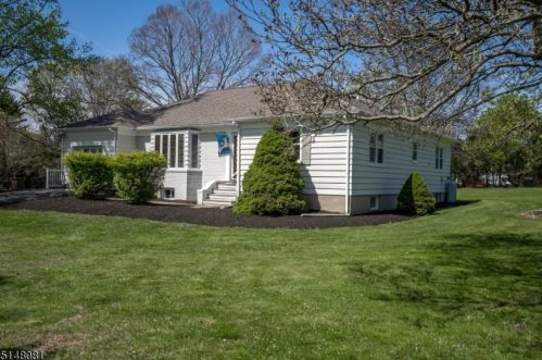 133 Cokesbury Rd, Lebanon, NJ 08833-4373