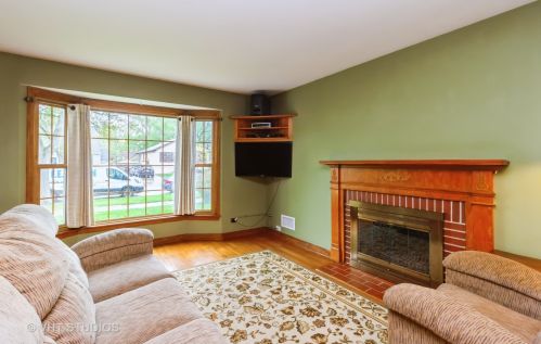 1853 Olive Rd, Homewood, IL 60430-2325