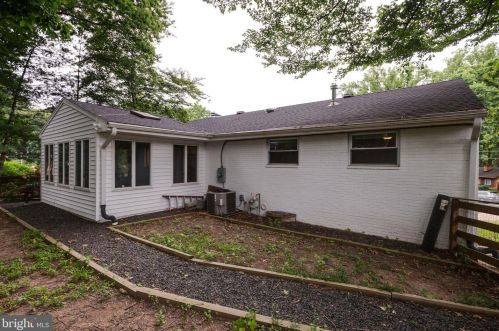 5623 Queensberry Ave, Springfield VA  22151-2711 exterior