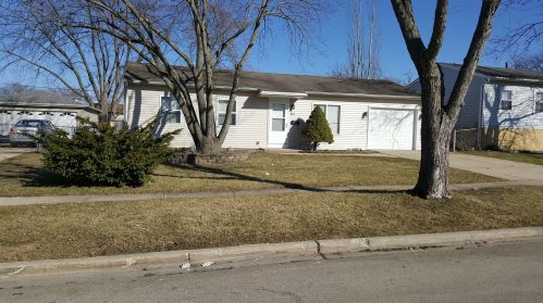 111 Mayfield Dr, Streamwood, IL 60107-1722