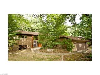 17634 Rdg Crk Rd, Cleveland OH  44136-4359 exterior