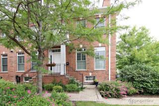 1060 Church St, Glenview, IL 60025-2927