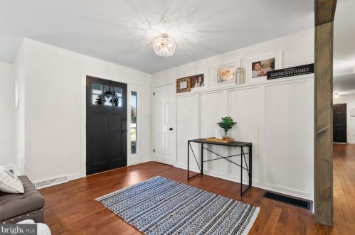 2146 Stonecrest Dr, Lancaster PA  17601-5437 exterior