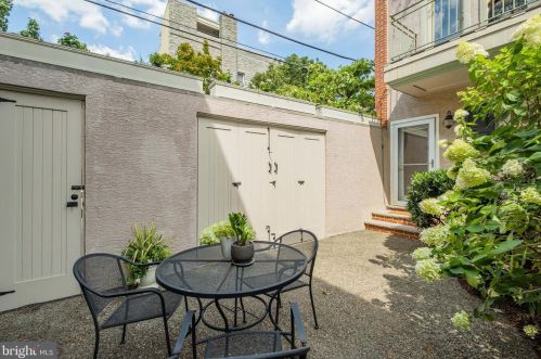 532 22nd St, Philadelphia PA 19140-4703 exterior