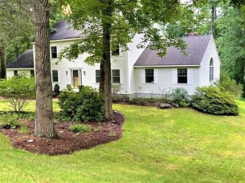 7 Wallace Cir, Londonderry, NH 03053-2870