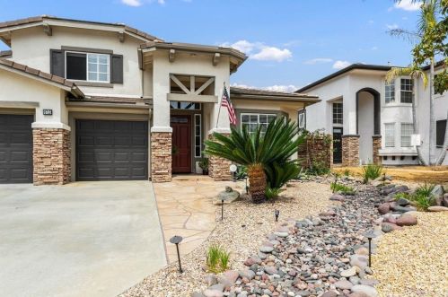 6713 Tea Tree St, Carlsbad, CA 92011-3429