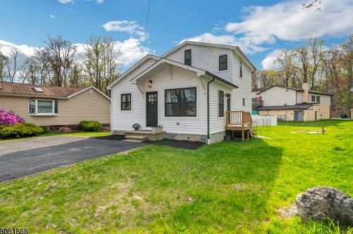 104 Madison Trl, Hopatcong, NJ 07843-1519