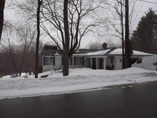 27 Lyndeborough Rd, Amherst, NH 03031-3041