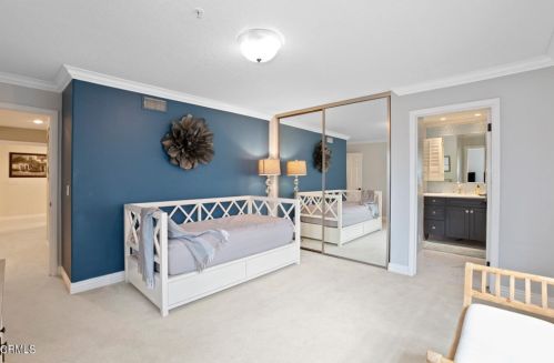 2036 Montecito Dr, Glendale CA  91208-1824 exterior