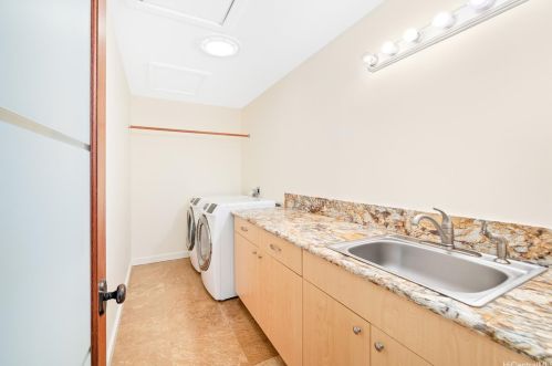 688 Kaulana Pl, Honolulu HI  96821-2533 exterior