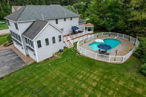 16 Buckingham Dr, Londonderry, NH 03053-2311