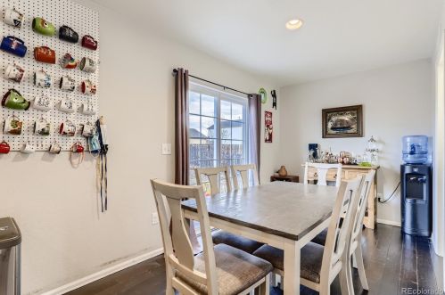 212 Newbern Way, Aurora CO 80016-6124 exterior