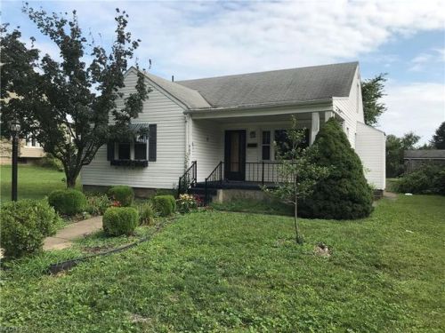 907 33rd St, Parkersburg, WV 26105-2541