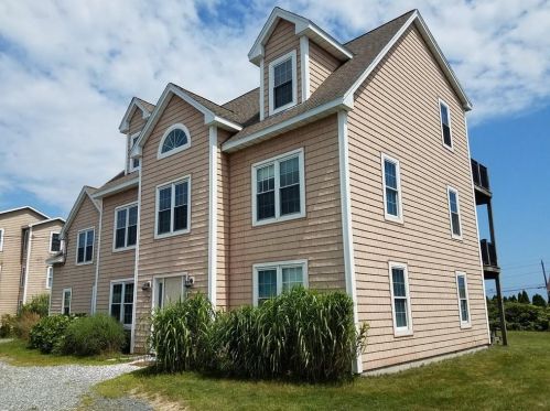 7 Defelice Rd, South Kingstown, RI 02882-4902