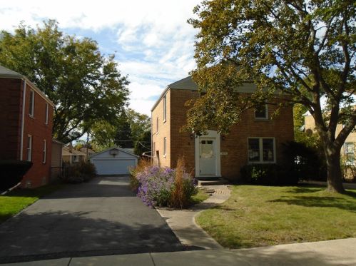 8276 Merrill St, Niles, IL 60714-2445