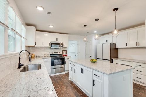 2705 Baker Rdg Dr, Atlanta GA  30318-7258 exterior