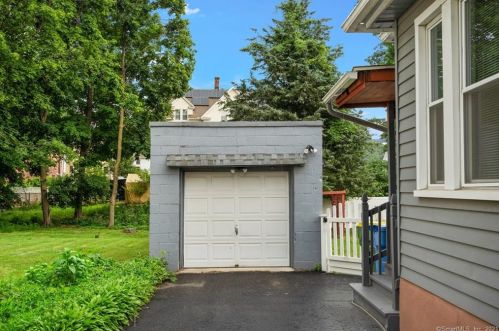 25 Wildemere Ave, Waterbury, CT 06705-1839
