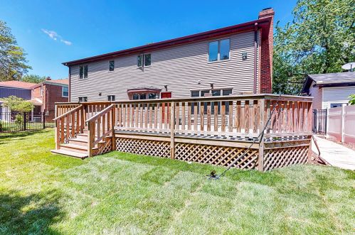8143 Oak Ln, Niles IL  60714-2720 exterior